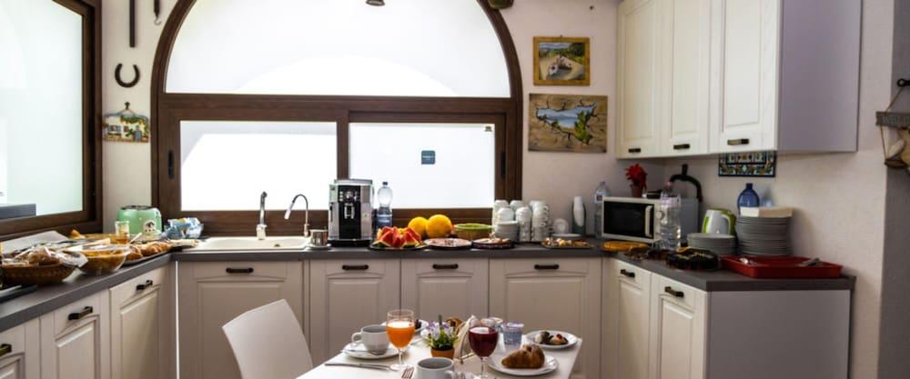 Kunesias B&B Cinisi Bagian luar foto