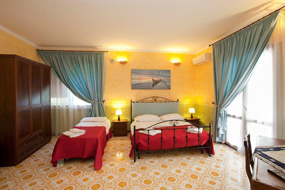 Kunesias B&B Cinisi Bagian luar foto