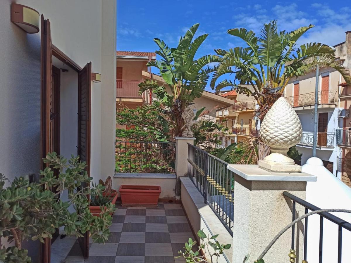 Kunesias B&B Cinisi Bagian luar foto