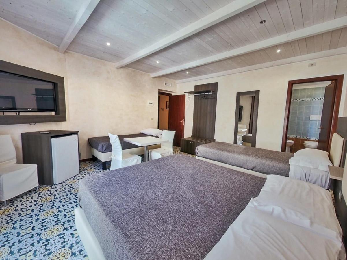 Kunesias B&B Cinisi Bagian luar foto