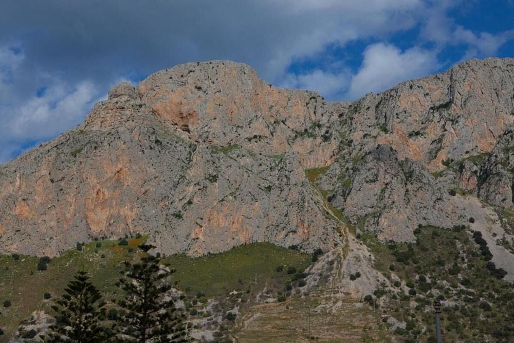 Kunesias B&B Cinisi Bagian luar foto