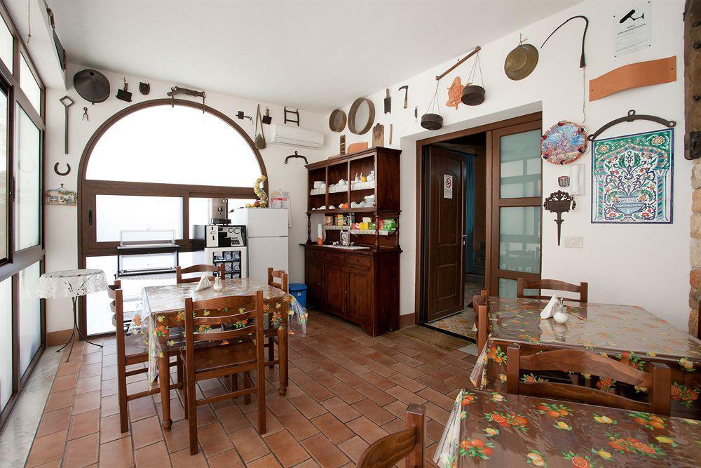 Kunesias B&B Cinisi Bagian luar foto