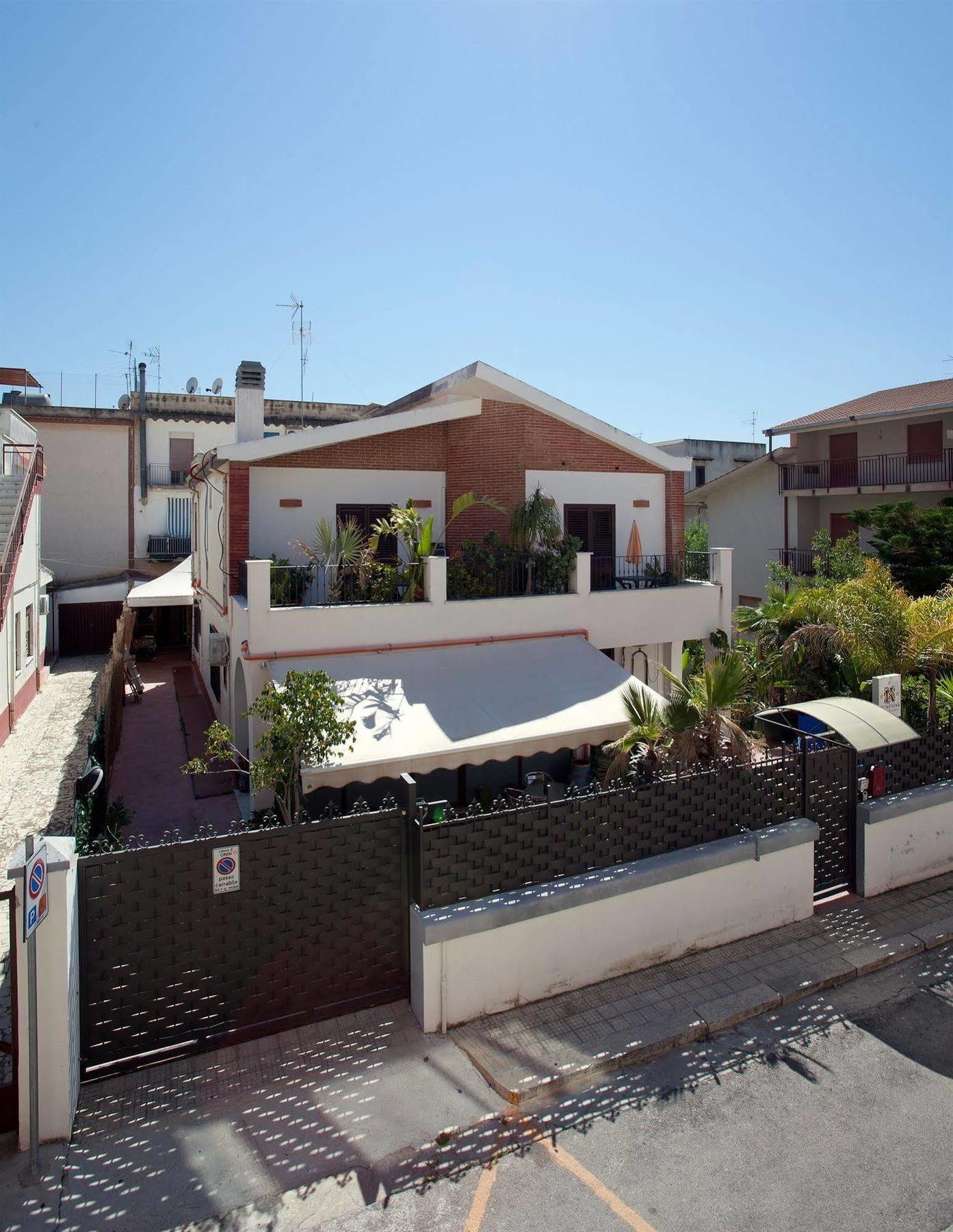 Kunesias B&B Cinisi Bagian luar foto