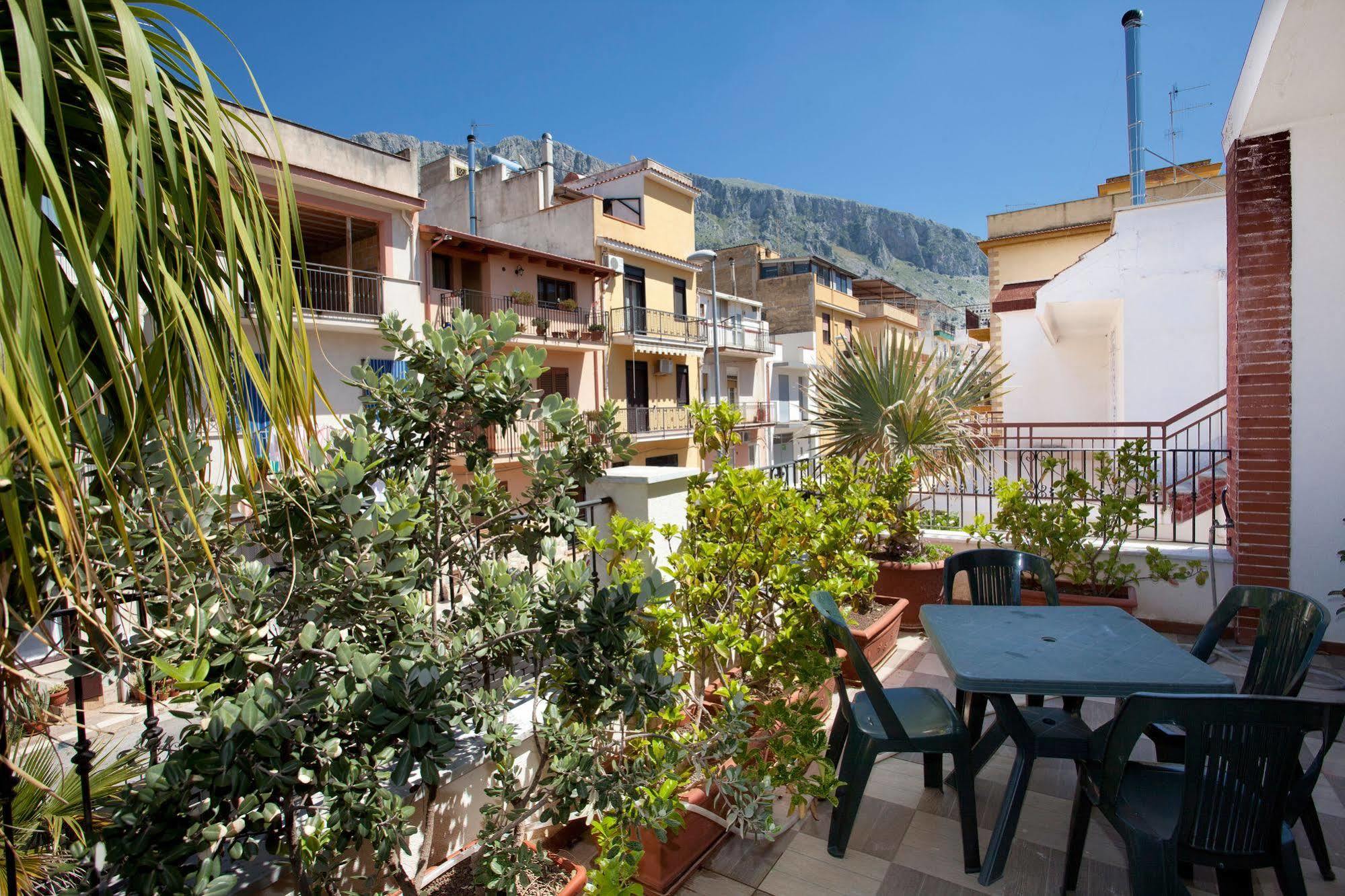 Kunesias B&B Cinisi Bagian luar foto