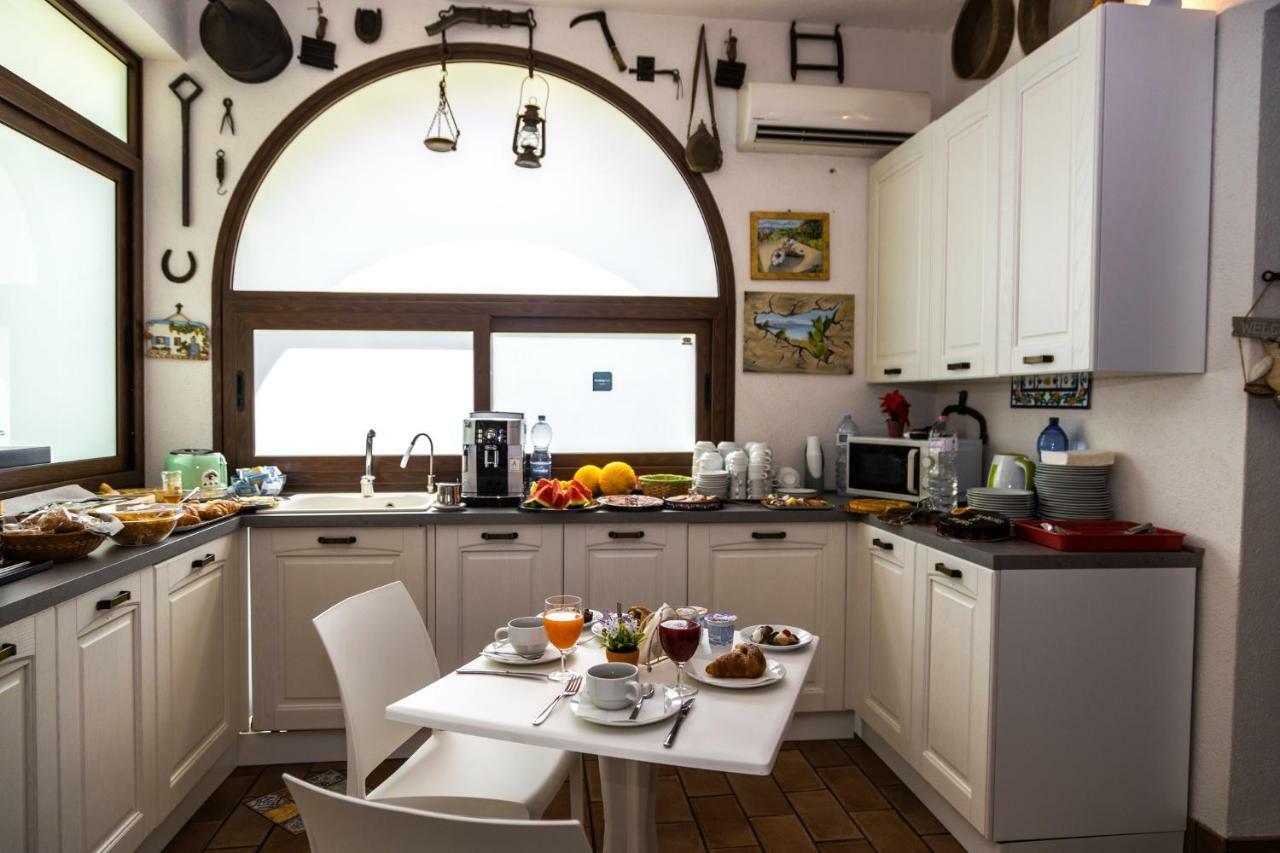Kunesias B&B Cinisi Bagian luar foto