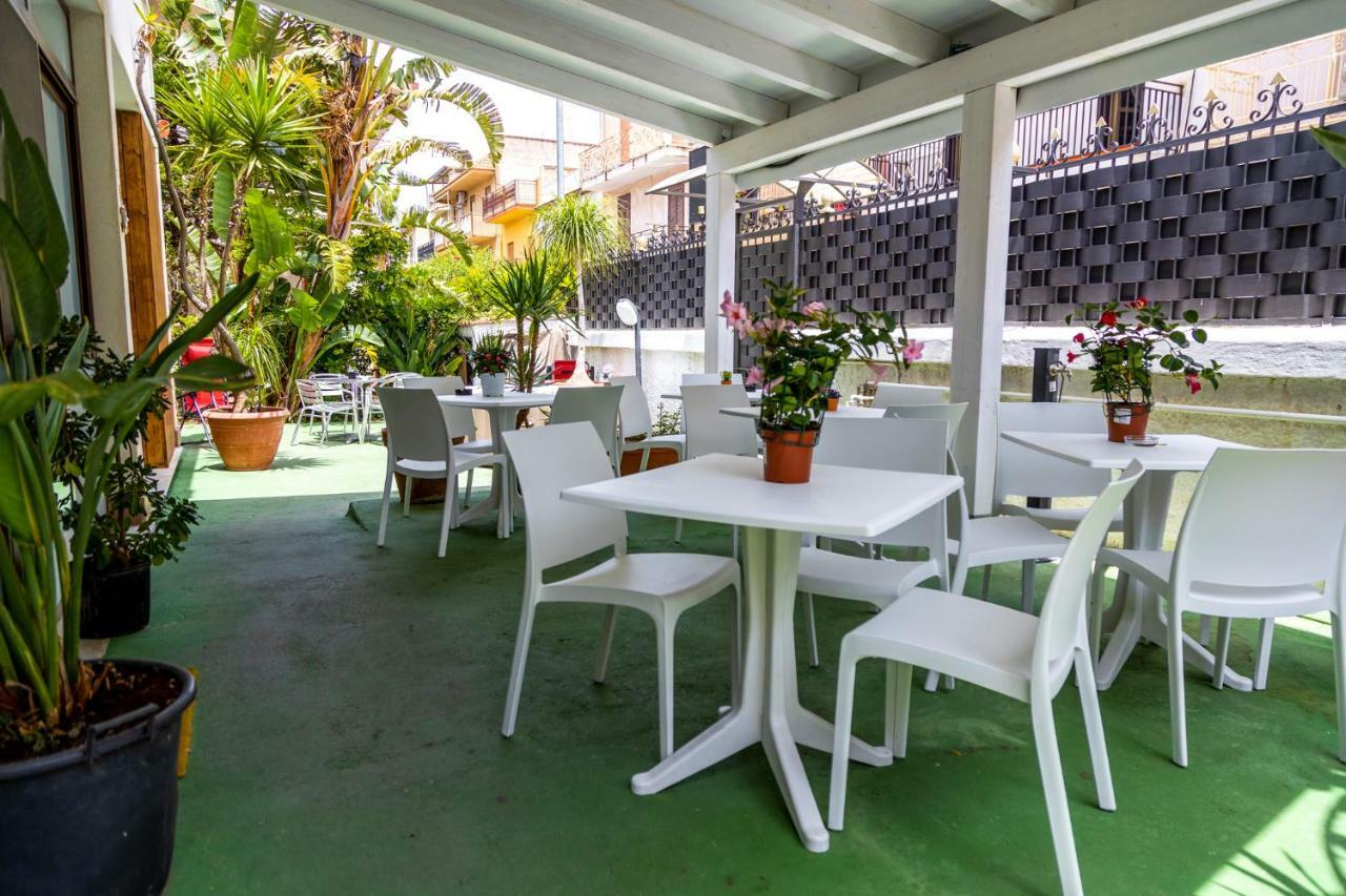 Kunesias B&B Cinisi Bagian luar foto